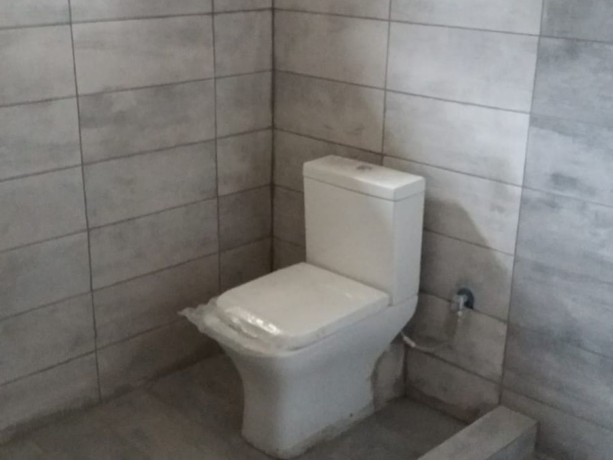 Έτοιμο μπάνιο με διακοσμητική μπορντούρα